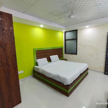 Hotel Royal Town Új-Delhi Kültér fotó